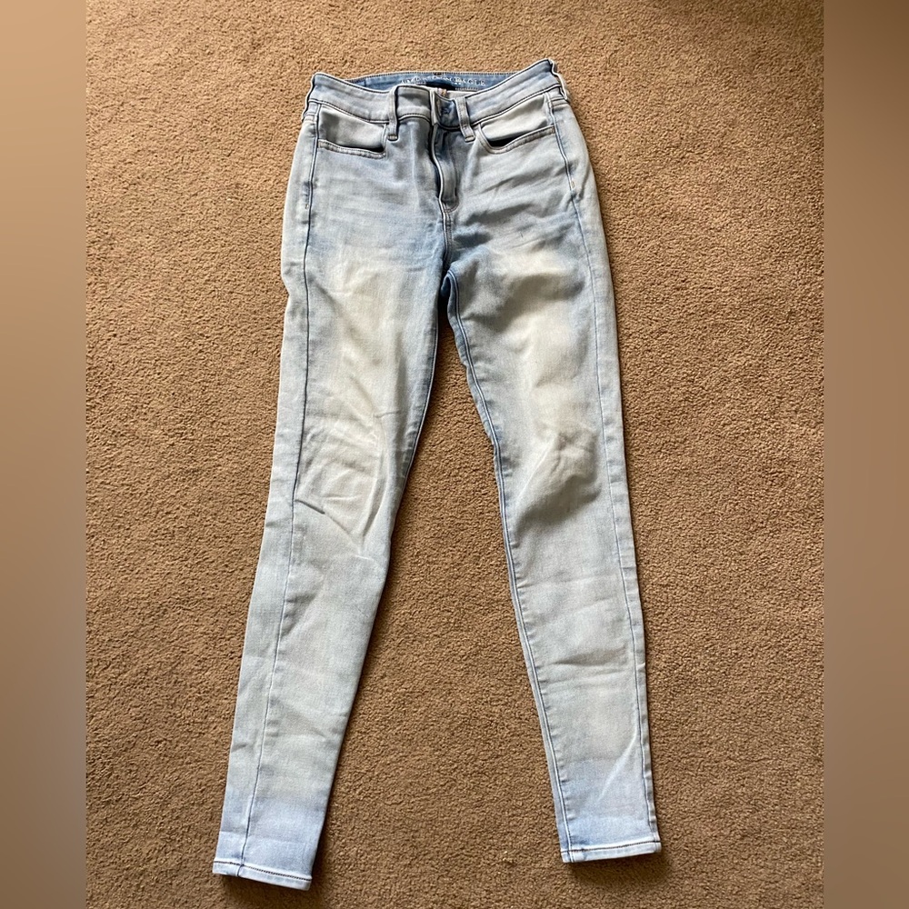 American Eagle women’s white wash skinny jeans size 2
